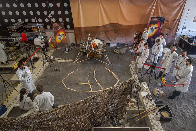 Reference photograph: In-Situ Instrument Laboratory (ISIL)- Viewing Gallery Level (49386802983).